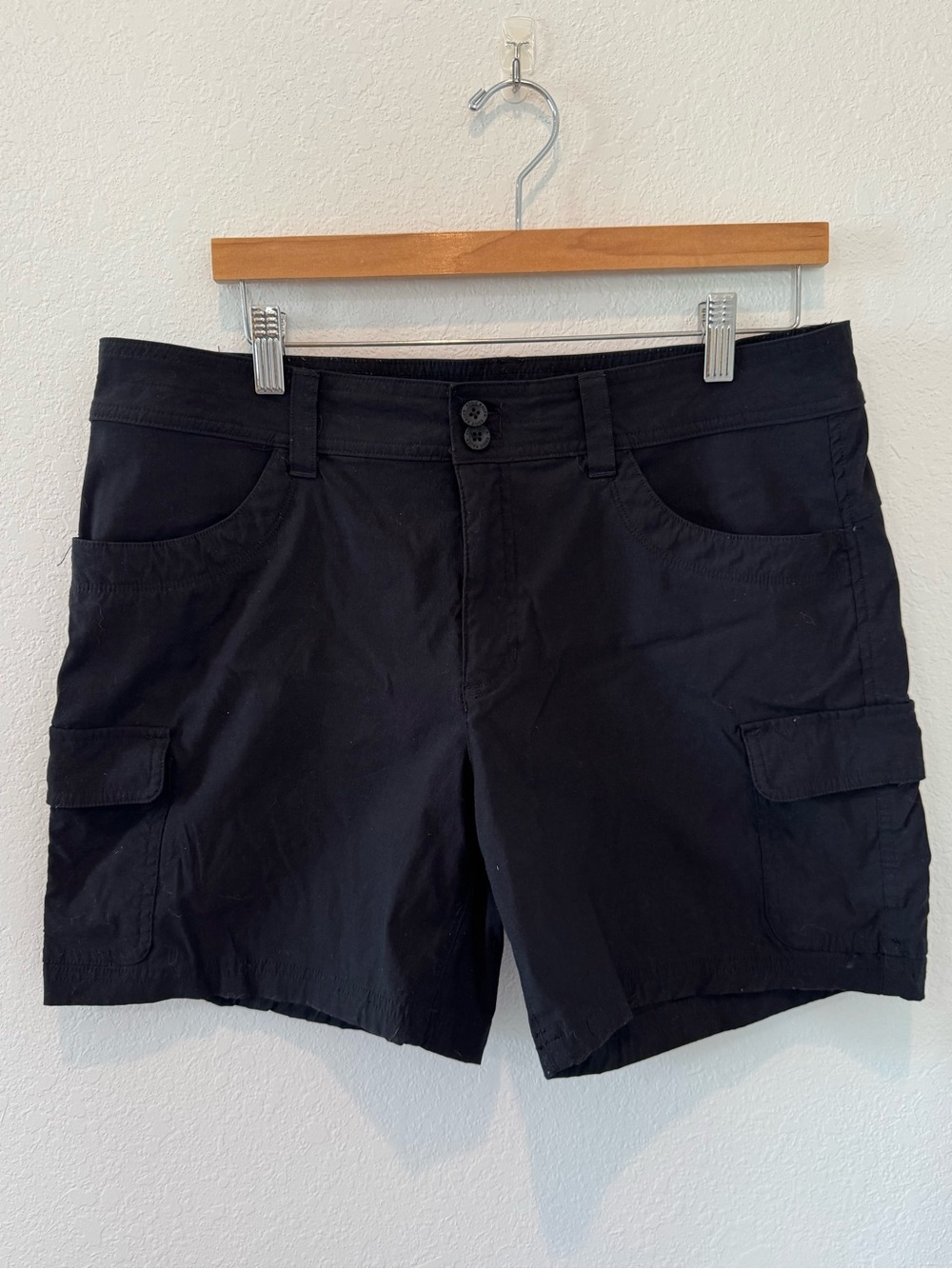 Eddie Bauer Black Mid-Rise Cargo Shorts
